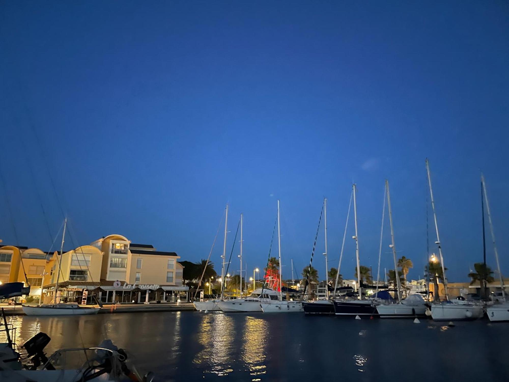 Symbiose Sur L'eau Botel Gruissan
